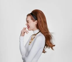 Olaplex Holiday Kit Strong Days Ahead 2023 -Winkel Voor Haarproducten holiday23 anastasia portrait 967 olaplex 034 uncropped